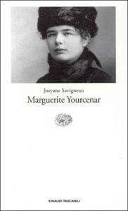 Copertina del libro Marguerite Yourcenar di Josyane Savigneau