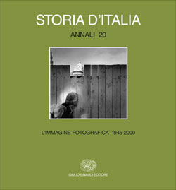 Copertina del libro Storia d’Italia. Annali 20. L’immagine fotografica 1945-2000 di VV.