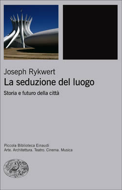 Copertina del libro La seduzione del luogo di Joseph Rykwert