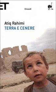 Copertina del libro Terra e cenere di Atiq Rahimi