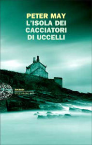 Copertina del libro L’isola dei cacciatori di uccelli di Peter May