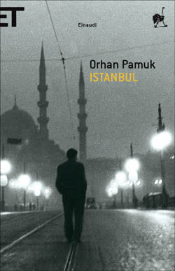 Copertina del libro Istanbul di Orhan Pamuk