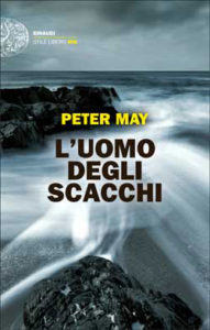 Copertina del libro L’uomo degli scacchi di Peter May