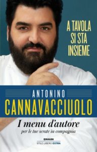 Copertina del libro A tavola si sta insieme di Antonino Cannavacciuolo