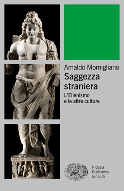 Copertina del libro Saggezza straniera di Arnaldo Momigliano