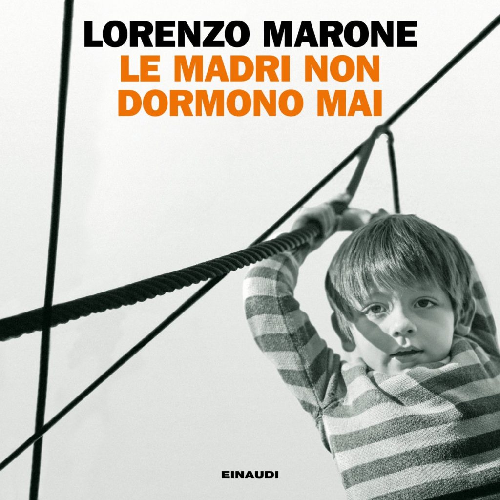 Copertina del libro Le madri non dormono mai di Lorenzo Marone