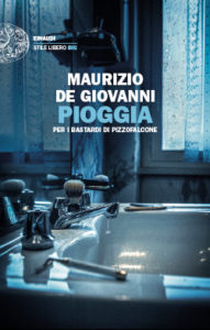 Copertina del libro Pioggia di Maurizio de Giovanni